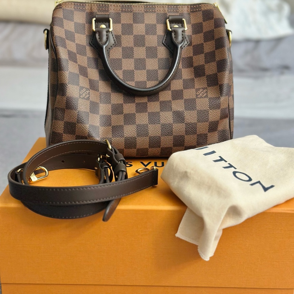 Louis Vuitton Brown Satchel with Iconic Checkered Design - Picture 2 of 8
